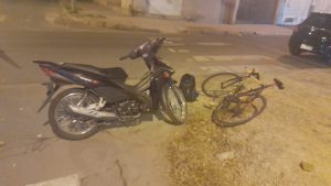 Motociclista fue trasladado al nosocomio local luego de que lo roce un automóvil y sufra caída 